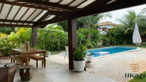 Arembepe House | Pet-Friendly Oasis at Casa Paraiso: Family-Friendly Retreat