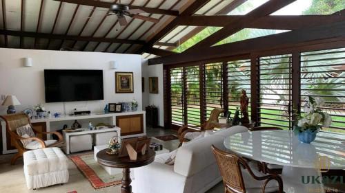 Arembepe House | Pet-Friendly Oasis at Casa Paraiso: Family-Friendly Retreat