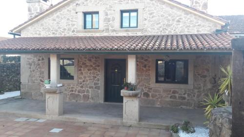 Tomino House | Elegant Casa Parrilla: Pet-Friendly Haven with Pool