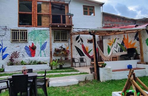 Armenia Apartment | Casa Passaro: Pet-Friendly Escape with Pool & Family Dining