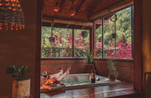 Sao Bento do Sapucai House | Relax at Casa Pedacinho de Céu with Hot Tub & Fireplace