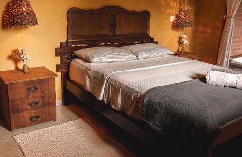 Sao Bento do Sapucai House | Relax at Casa Pedacinho de Céu with Hot Tub & Fireplace
