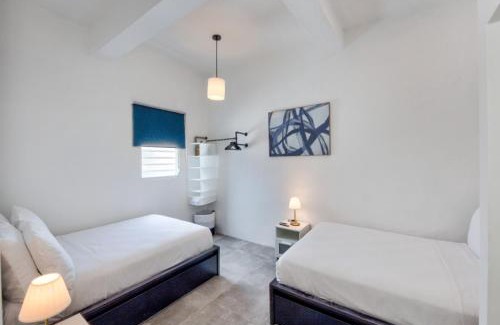 Puerta de Tierra Apartment | Pet-Friendly Getaway at Casa Pelayo - Rated 8/10 by Guests