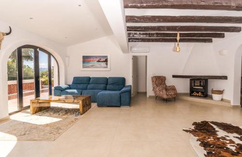 Montgo de Toscamar Villa | Discover Casa Pelefi: Family-Friendly Escape with Pool Access