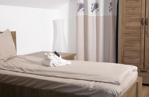 Noslac House | Top-Rated Casa Pelerinului: Family-Friendly Dining Awaits