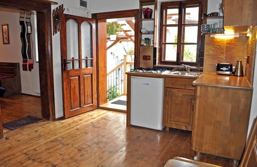 Saliste House | Cozy CASA PELU Farmhouse Near Sibiu with Pool & Pets