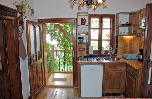 Saliste House | Cozy CASA PELU Farmhouse Near Sibiu with Pool & Pets