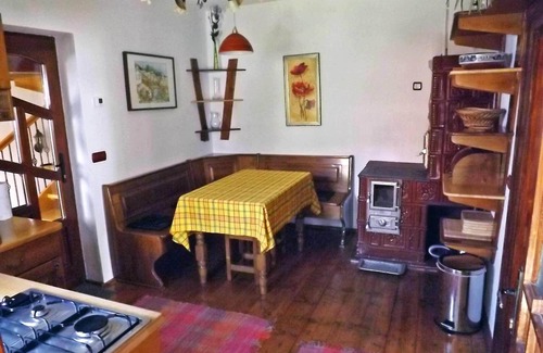 Saliste House | Cozy CASA PELU Farmhouse Near Sibiu with Pool & Pets
