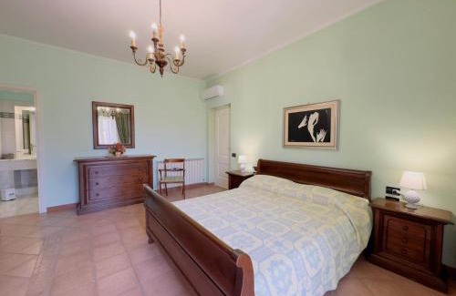 Fondi House | Beautiful Casa Pepe - Family-Friendly Rooms with Hot Tub