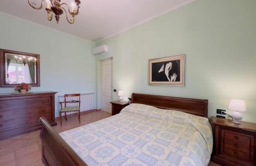 Fondi House | Beautiful Casa Pepe - Family-Friendly Rooms with Hot Tub