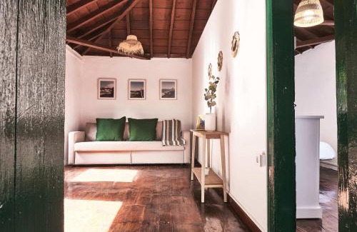 San Andres y Sauces House | Enchanting Casa Pepi: 4-Star Haven for Families & Pets