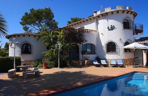 Balcon del Mar Villa | Discover Casa Pera: Family-Friendly Retreat with Pool