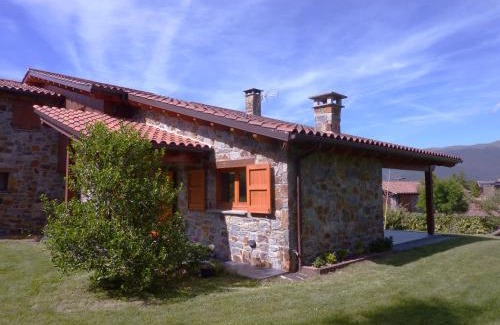 Campelles Ski Chalet | Pet-Friendly Casa PereCampelles in Vall de Núria Awaits