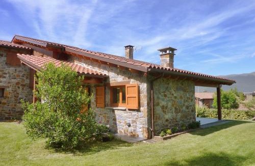 Campelles Ski Chalet | Pet-Friendly Casa PereCampelles in Vall de Núria Awaits
