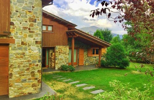 Campelles Ski Chalet | Pet-Friendly Casa PereCampelles in Vall de Núria Awaits