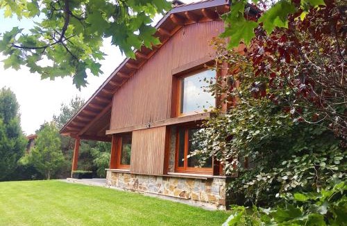 Campelles Ski Chalet | Pet-Friendly Casa PereCampelles in Vall de Núria Awaits