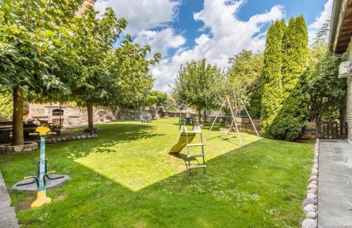 Borrastre House | Pet-Friendly Family Retreat at Casa Perico Awaits You