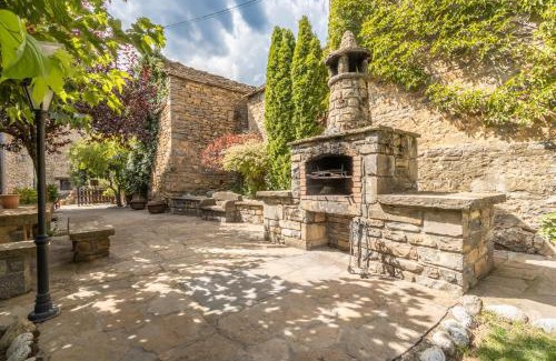 Borrastre House | Pet-Friendly Family Retreat at Casa Perico Awaits You