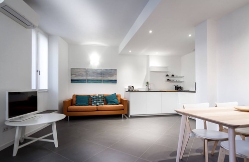 Cernobbio Apartment | Casa Perlasca: Family-Friendly Stay with Breakfast Included