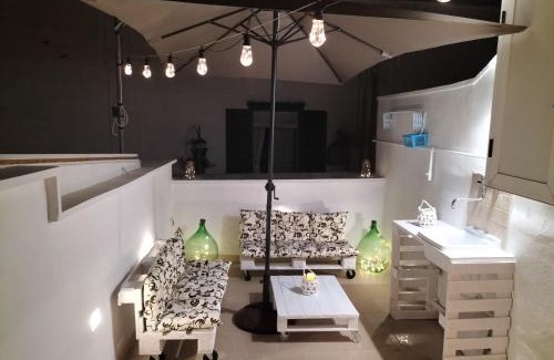 Centro Storico House | Ideal Casa Perricci: 4-Star Retreat with Hot Tub & Pets