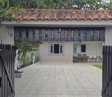 Balneario Gaivotas House | Beachside Retreat: Perfect for Relaxation and Fun