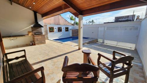 Peruibe House | Pet-Friendly Casa Peruibe with Pool - 4-Star Delight