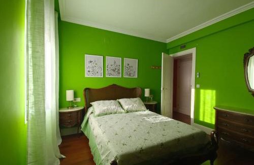 Mombeltran Apartment | Pet-Friendly Retreat at Casa Perulo for Family Getaways