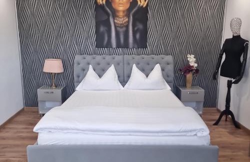 Craiova House | Family-Friendly Casa Petcu: 4-Star Stay with Top Ratings