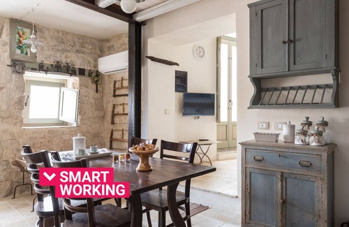 Modica Apartment | Top-Rated Casa Petra: Family-Friendly with Breakfast & Kitchen