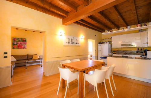 Moniga del Garda House | CASA PETRA&FRANCO: Deluxe 3-Bedroom with Pool & Lake View