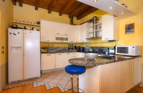 Moniga del Garda House | CASA PETRA&FRANCO: Deluxe 3-Bedroom with Pool & Lake View