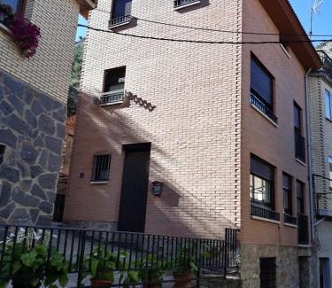 Anguiano House | Pet-Friendly Retreat at Casa Petra y Armando - Review Score 8.9
