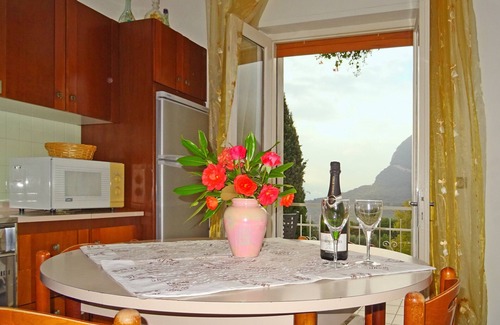 Pregasio Apartment | Experience Comfort at Casa Piccini with Lake Views