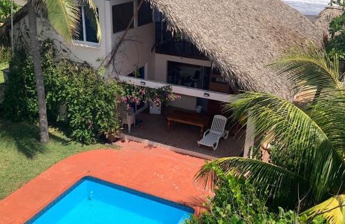 El Hawaii House | Experience Casa Pierre: Oceanfront Bliss with Pet-Friendly Amenities