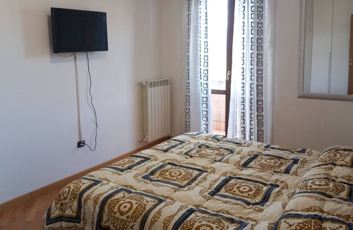 Terni House | 'Casa Piggy' holiday home with mountain views, private terrace and Wi-Fi