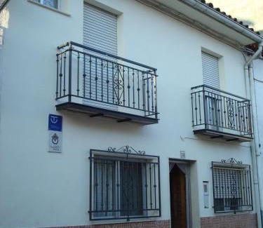 Los Cerezos House | Family-Friendly Getaway at Casa Pili with Pet Amenities