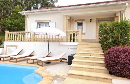 Linhares de Cima Villa | Casa Pinto: Oceanfront Escape with Pool and Great Reviews