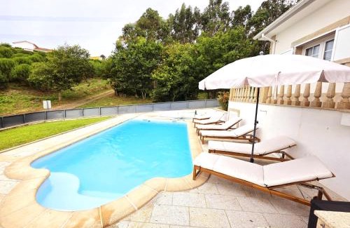 Linhares de Cima Villa | Casa Pinto: Oceanfront Escape with Pool and Great Reviews