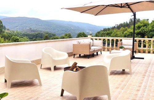 Linhares de Cima Villa | Casa Pinto: Oceanfront Escape with Pool and Great Reviews