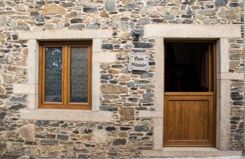 Furelos House | Explore CASA PITAXAN: Family-Friendly Hotel with High Ratings