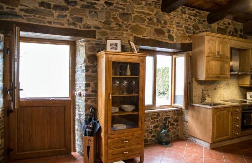 Furelos House | Explore CASA PITAXAN: Family-Friendly Hotel with High Ratings