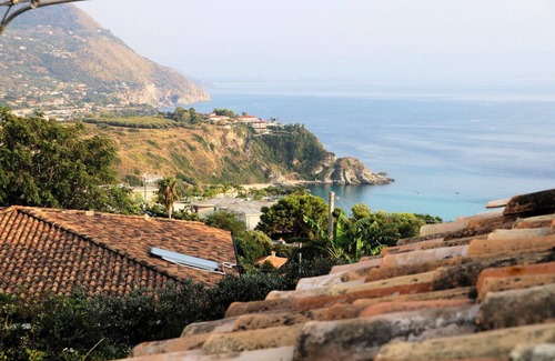 Ricadi House | Casa Pittara: Beach Access & Shared Pool for 4 Guests
