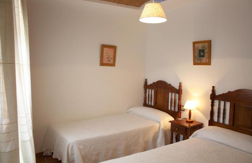 Colungo House | Pet-Friendly Casa Plana: Guest Rated 9/10 for Families