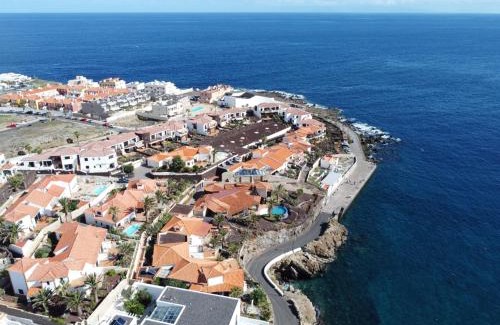 Poris de Abona Villa | Casa Platano: Ocean View Retreat with Private Pool & Garden