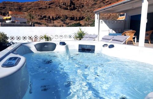 Mogan House | Relax at Casa Platero: Bungalow with Jacuzzi & Pool