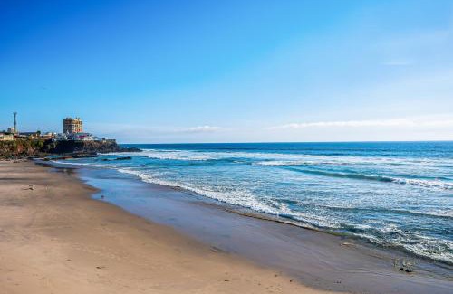 La Paloma House | Pet-Friendly Casa Platino 22 with Pool & Hot Tub