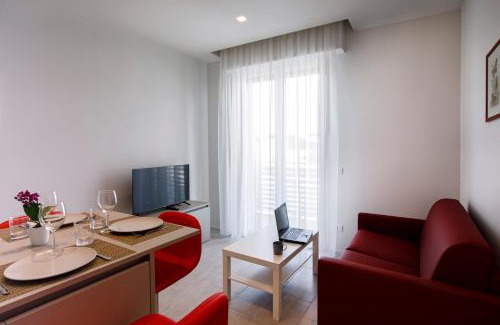 Igea Marina Apartment | Cozy Casa Plauto: Oceanfront Retreat with Pet-Friendly Perks