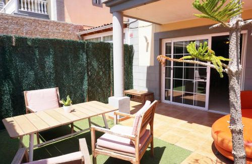 Arenas del Mar House | Casa Playa la Pelada: Oceanfront Retreat with Pool & Family Fun