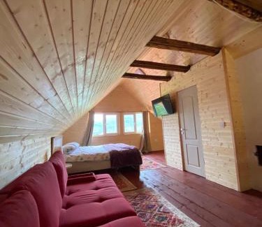 Baia-Sprie House | Cozy Casa Poca: Pet-Friendly Retreat with Hot Tub