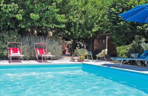 Pollenza House | Discover Casa Polly: Pet Friendly Getaway with Pool